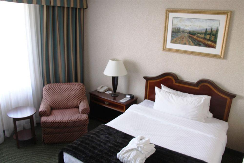 Sawridge Inn And Conference Centre Edmonton South الغرفة الصورة